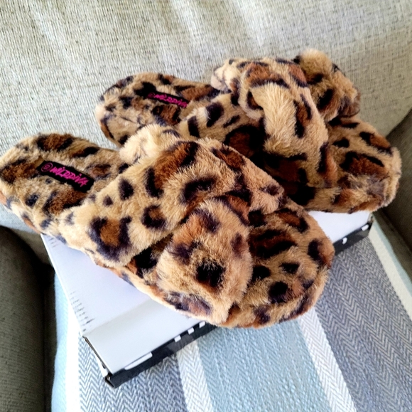 Wild Diva Shoes - Wild Diva Fuzzy Cheetah Slippers NIB
